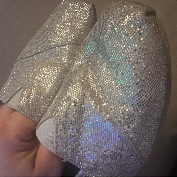 Women’s TOMS sparkle shoes in size 10 - Picture 2 of 4